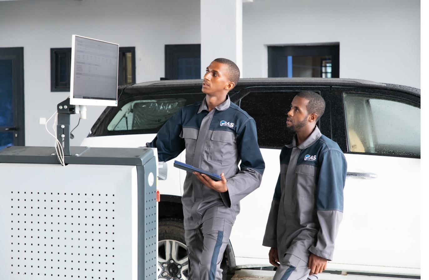 Équipe d'inspecteurs AS Inspection au poste de mesure
